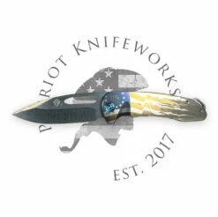 MEDFORD ON BELAY S45VN TUMBLED BLADE, BRONZE TATTERED BETSY ROSS FLAG HANDLES, BLUE HW, BLUE FLAG CLIP. NP3 BREAKER